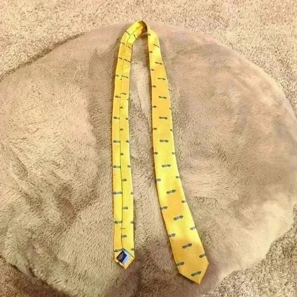 Yellow tie with cars on it, Tommy Hilfiger - Picture 1 of 5